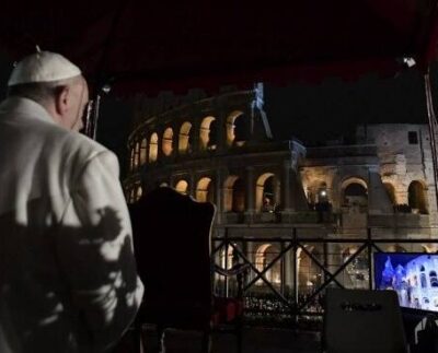 papa francesco via crucis colosseo